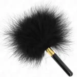 Plumas eróticas para cosquillas con mango metálico de la marca Kink